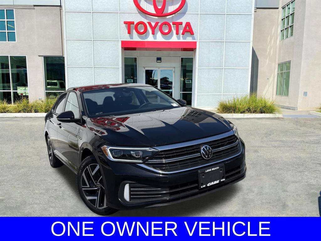 Used 2024 Volkswagen Jetta SEL FWD image 2