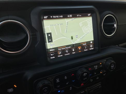 Used 2022 Jeep Wrangler Unlimited Sahara w/ Cold Weather Group AWD/4WD image 26