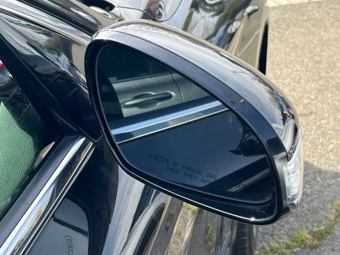 Used 2022 Genesis G70 2.0T image 13