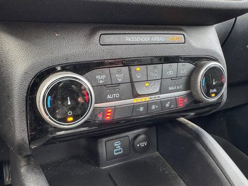 Used 2022 Ford Escape SEL image 17