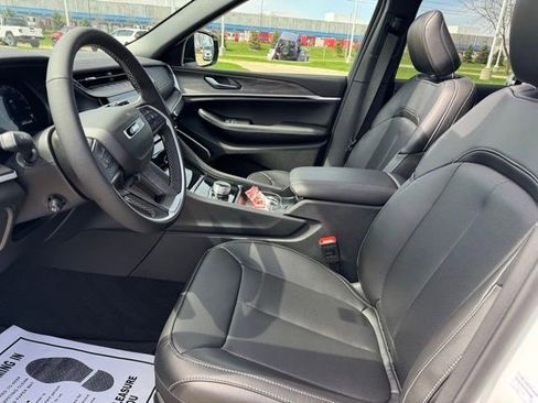 New 2026 Jeep Grand Cherokee Limited w/ Luxury Tech Group II image 9