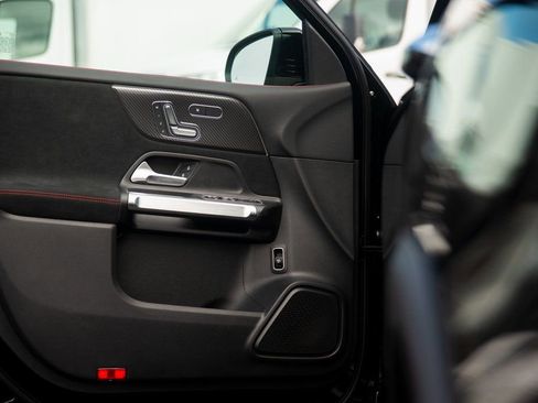 Certified 2025 Mercedes-Benz GLB 250 4MATIC image 21