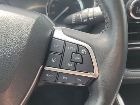 Used 2022 Toyota Highlander XLE image 26