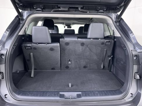 Used 2020 Toyota Highlander XLE AWD/4WD image 23