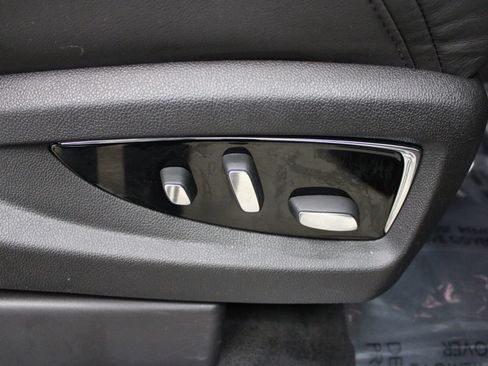 Used 2017 Cadillac Escalade ESV Luxury image 33