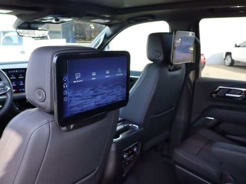 Used 2026 Chevrolet Suburban High Country image 14