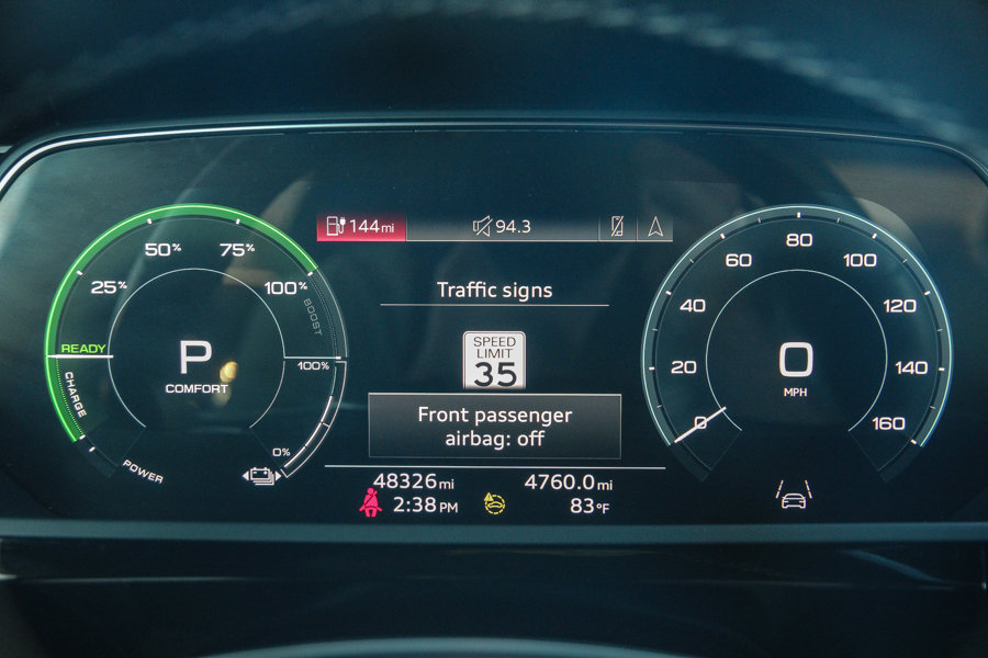 Used 2022 Audi e-tron Premium Plus w/ Premium Plus Package AWD/4WD image 22