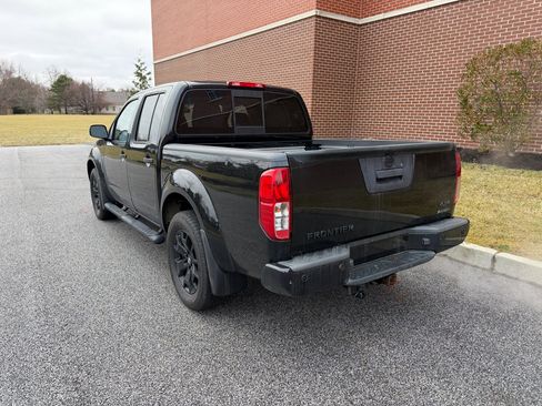 Used 2020 Nissan Frontier SV w/ Midnight Edition Floor Mats image 8