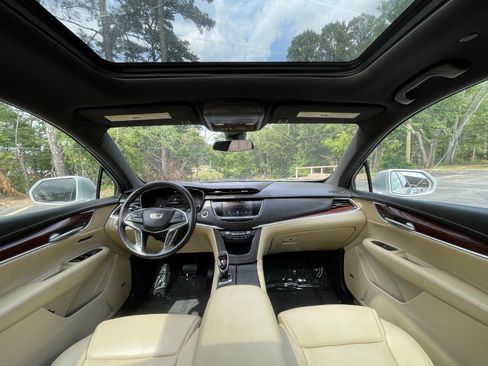 Used 2018 Cadillac XT5 Premium Luxury FWD image 15