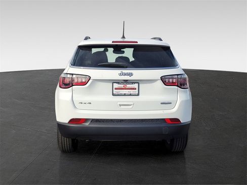 Used 2024 Jeep Compass Latitude image 5