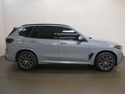 Used 2026 BMW X5 xDrive40i w/ M Sport Package AWD/4WD image 3