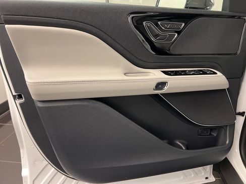 New 2026 Lincoln Aviator AWD image 29