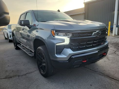 Used 2025 Chevrolet Silverado 1500 LT Trail Boss w/ LT Trail Boss Premium Package AWD/4WD image 2