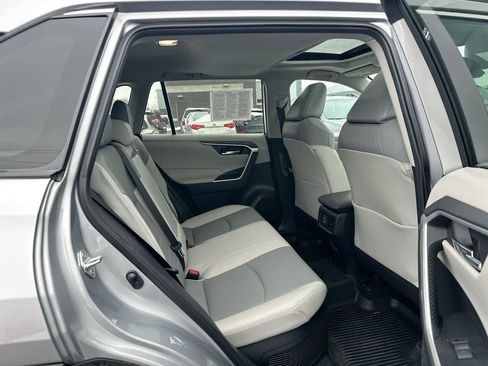 Used 2022 Toyota RAV4 XLE Premium image 26