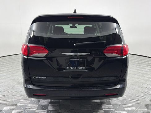 Used 2022 Chrysler Voyager LX FWD image 6
