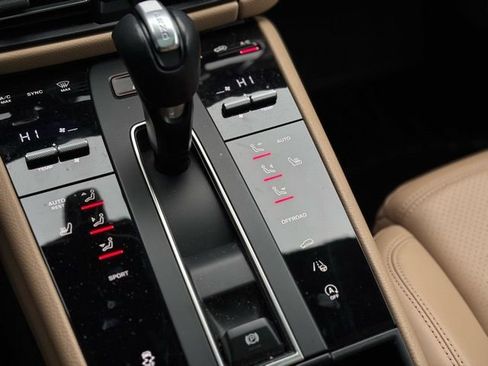 Used 2023 Porsche Macan image 46