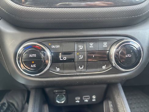 Used 2023 Chevrolet TrailBlazer LT w/ Convenience Package AWD/4WD image 19