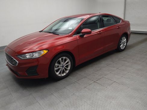 Used 2020 Ford Fusion SE FWD image 2