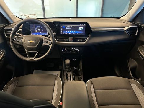 Used 2024 Chevrolet TrailBlazer LS w/ LS Convenience Package FWD image 9