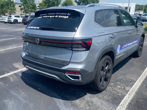 Used 2025 Volkswagen Taos SEL AWD/4WD image 4