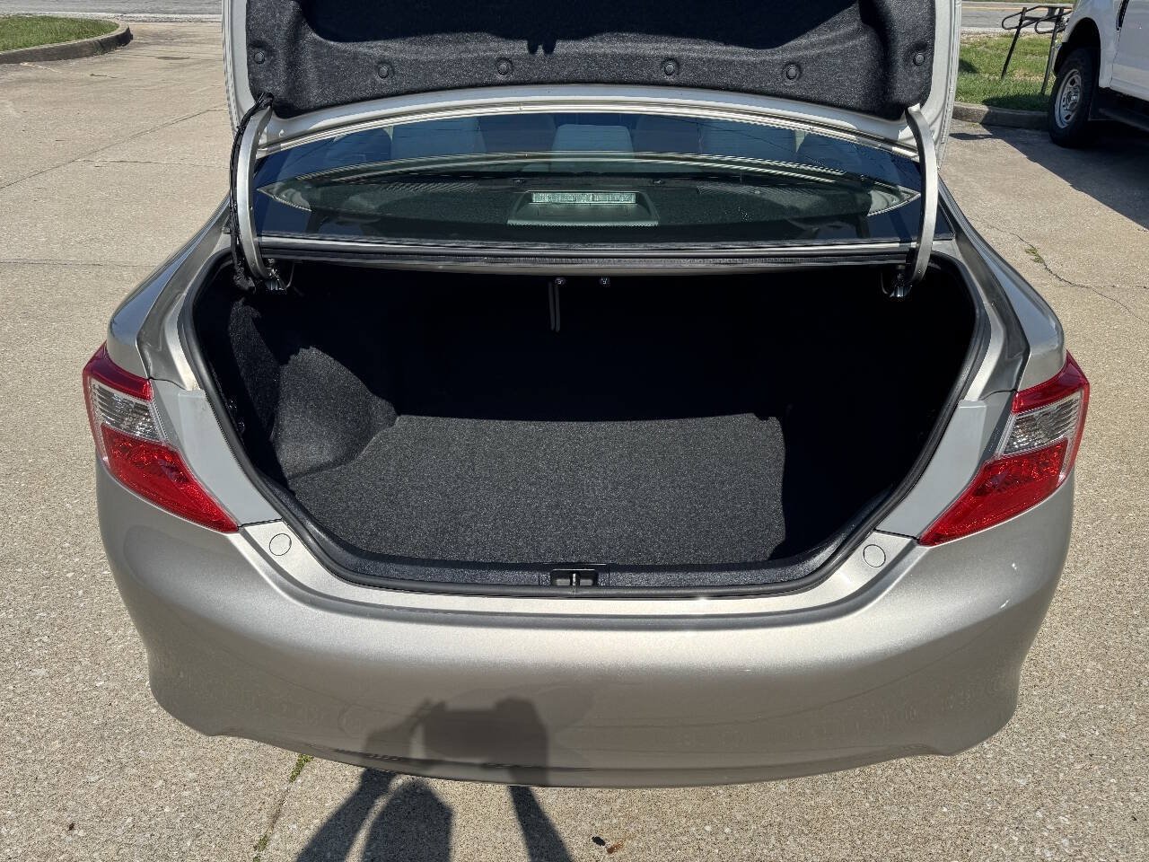 Used 2014 Toyota Camry LE FWD image 19