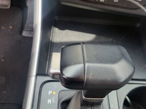 Used 2025 Kia Carnival FWD image 6