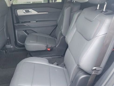 Used 2026 Ford Explorer Active w/ Active Comfort Package RWD image 9