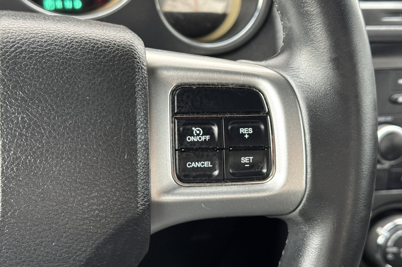 Used 2011 Dodge Challenger RWD image 36