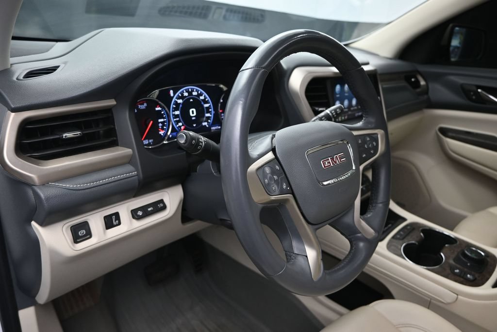 Used 2021 GMC Acadia Denali w/ Denali Technology Package FWD image 12