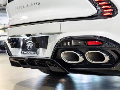 Used 2025 Aston Martin Vanquish RWD image 18