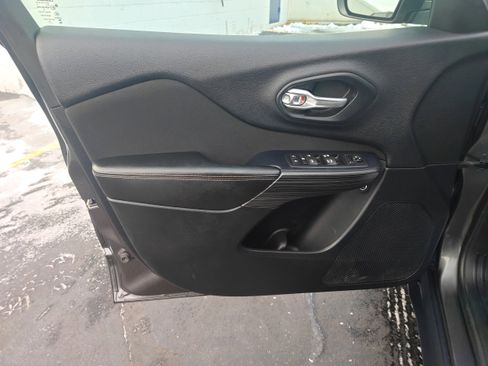 Used 2016 Jeep Cherokee Latitude w/ Cold Weather Group image 13