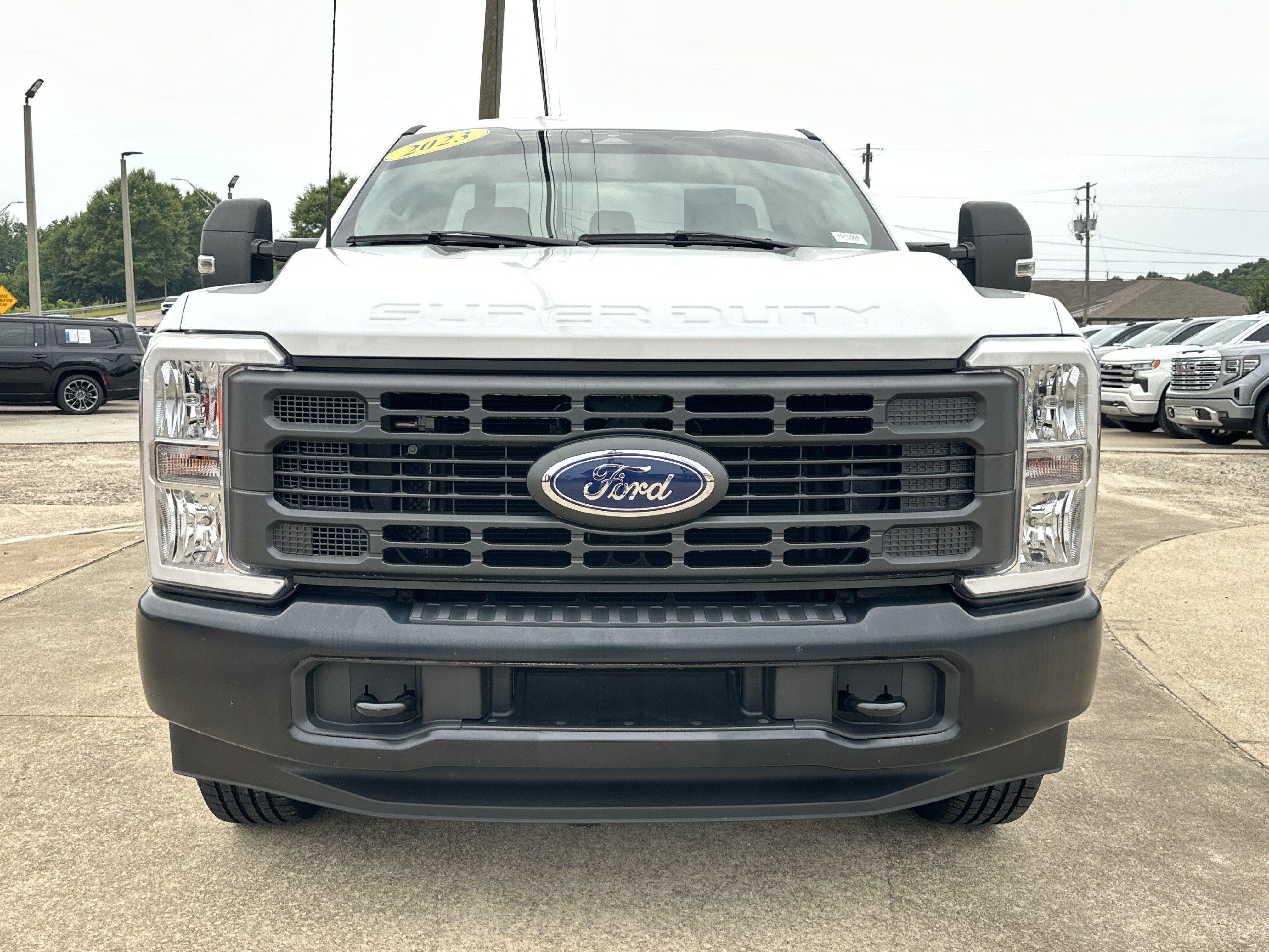 Used 2023 Ford F250 XL RWD image 2
