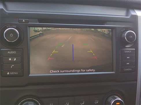 Used 2019 Nissan Titan SV image 20