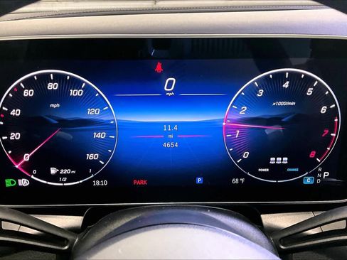 Used 2025 Mercedes-Benz GLC 300 4MATIC image 26