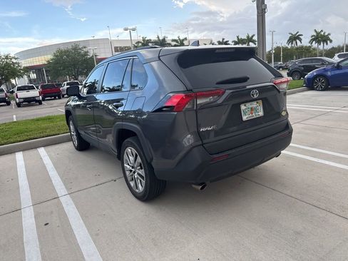 Used 2023 Toyota RAV4 XLE Premium image 8