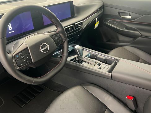 New 2026 Nissan Sentra SR w/ SR Premium Package FWD image 15