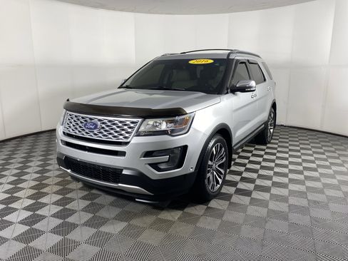 Used 2016 Ford Explorer Platinum image 13
