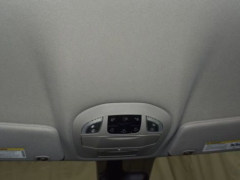 Certified 2024 Chrysler Pacifica Touring-L image 21