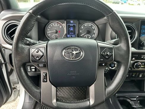 Certified 2017 Toyota Tacoma TRD Off-Road w/ Premium & Technology Package AWD/4WD image 13