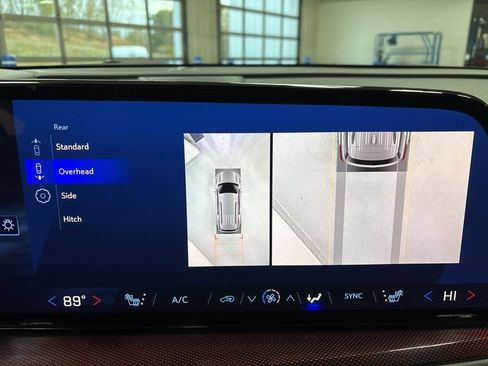 Used 2024 Chevrolet Traverse Z71 w/ Enhanced Driving Package image 20