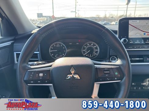 Used 2024 Mitsubishi Outlander SE Black Edition image 18