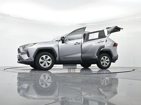 Used 2019 Toyota RAV4 LE w/ Carpet Mat Package FWD image 53
