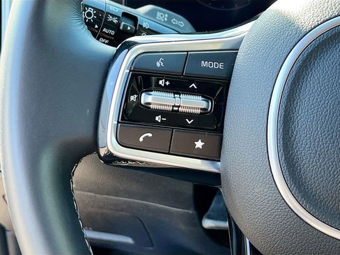 Certified 2025 Kia Sorento SX image 18