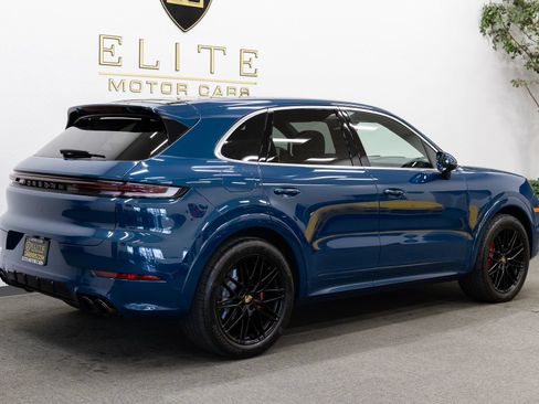 Used 2024 Porsche Cayenne S AWD/4WD image 11
