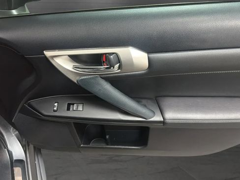 Used 2015 Lexus CT 200h FWD image 17