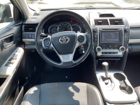 Used 2014 Toyota Camry SE FWD image 8