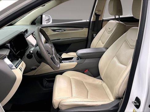 Used 2017 Cadillac XT5 Luxury image 15