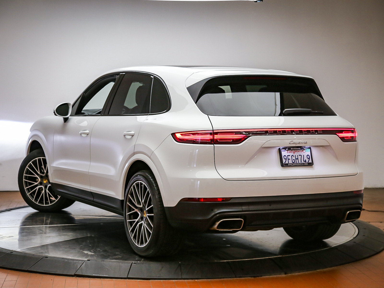 Certified 2023 Porsche Cayenne AWD/4WD image 3