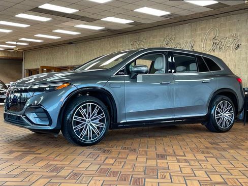 Used 2023 Mercedes-Benz EQS 580 4MATIC SUV image 4