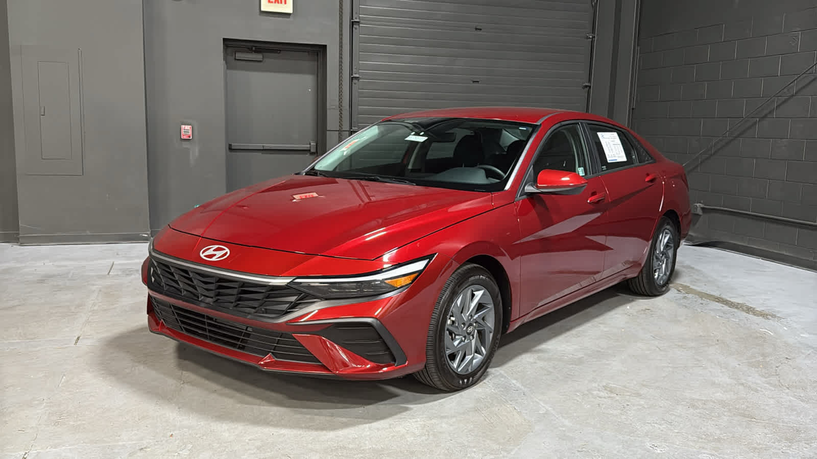 Used 2024 Hyundai Elantra SEL FWD image 3